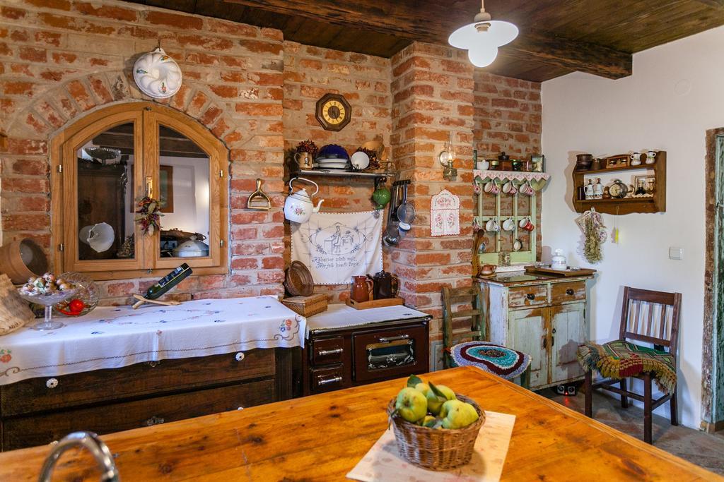 Country House Stričev grunt Stara Kapela Pensionat Rum bild